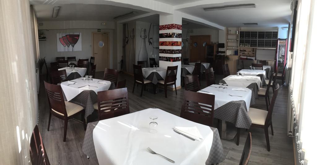 Pension Oasis Самора Экстерьер фото
