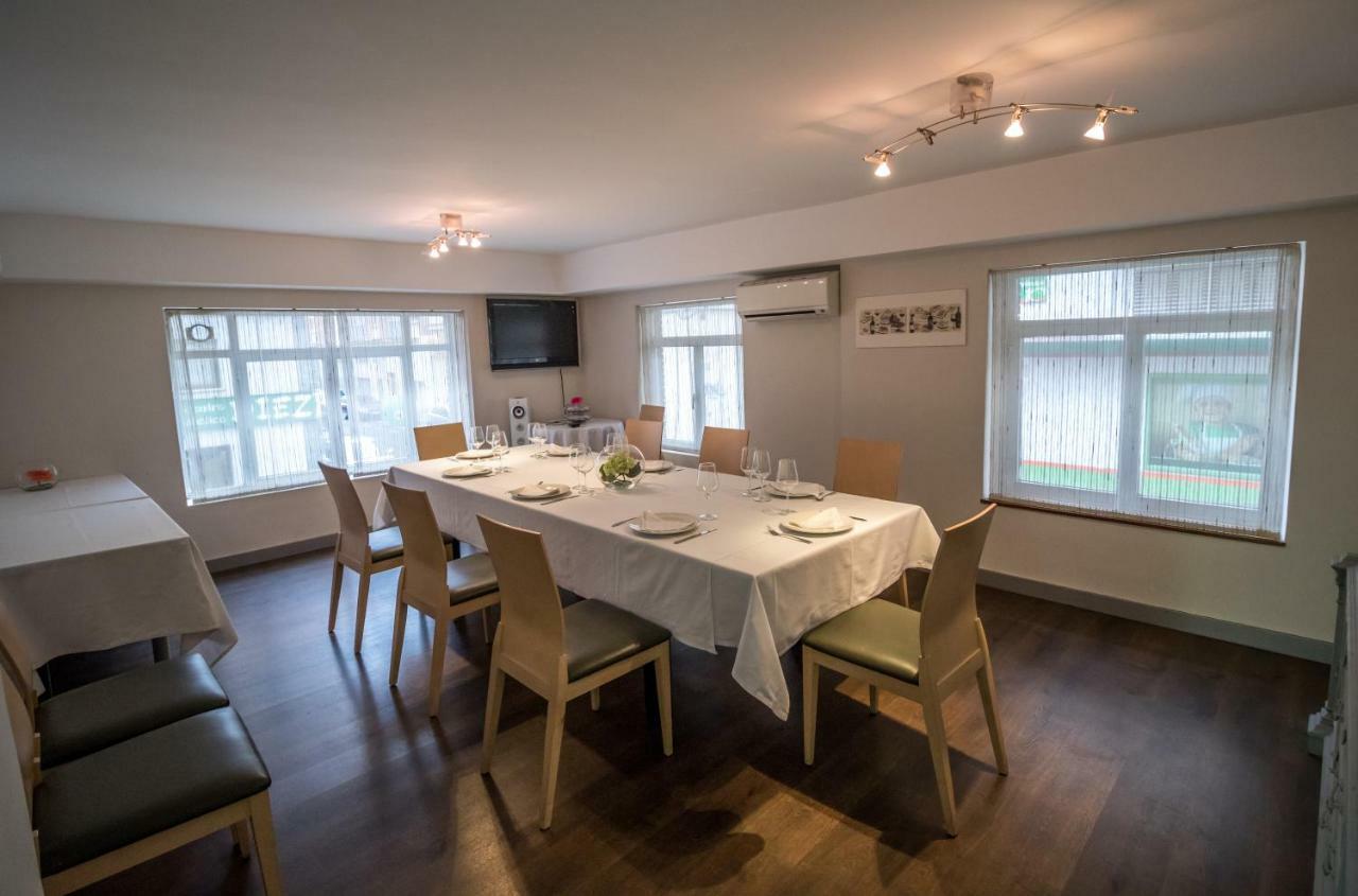 Pension Oasis Самора Экстерьер фото