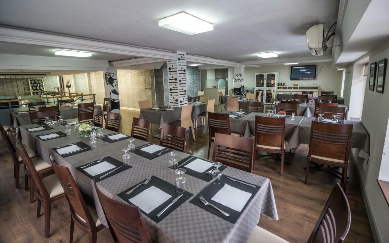 Pension Oasis Самора Экстерьер фото